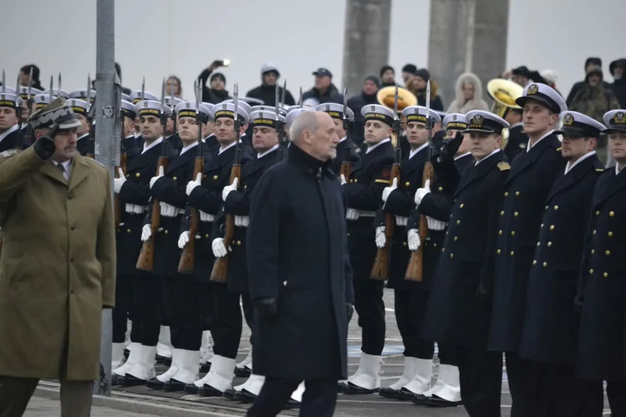 Jak salutować bez czapki? Wojskowe zasady bez wpadek i zażenowania Jak salutować bez czapki? Wojskowe zasady bez wpadek i zażenowania