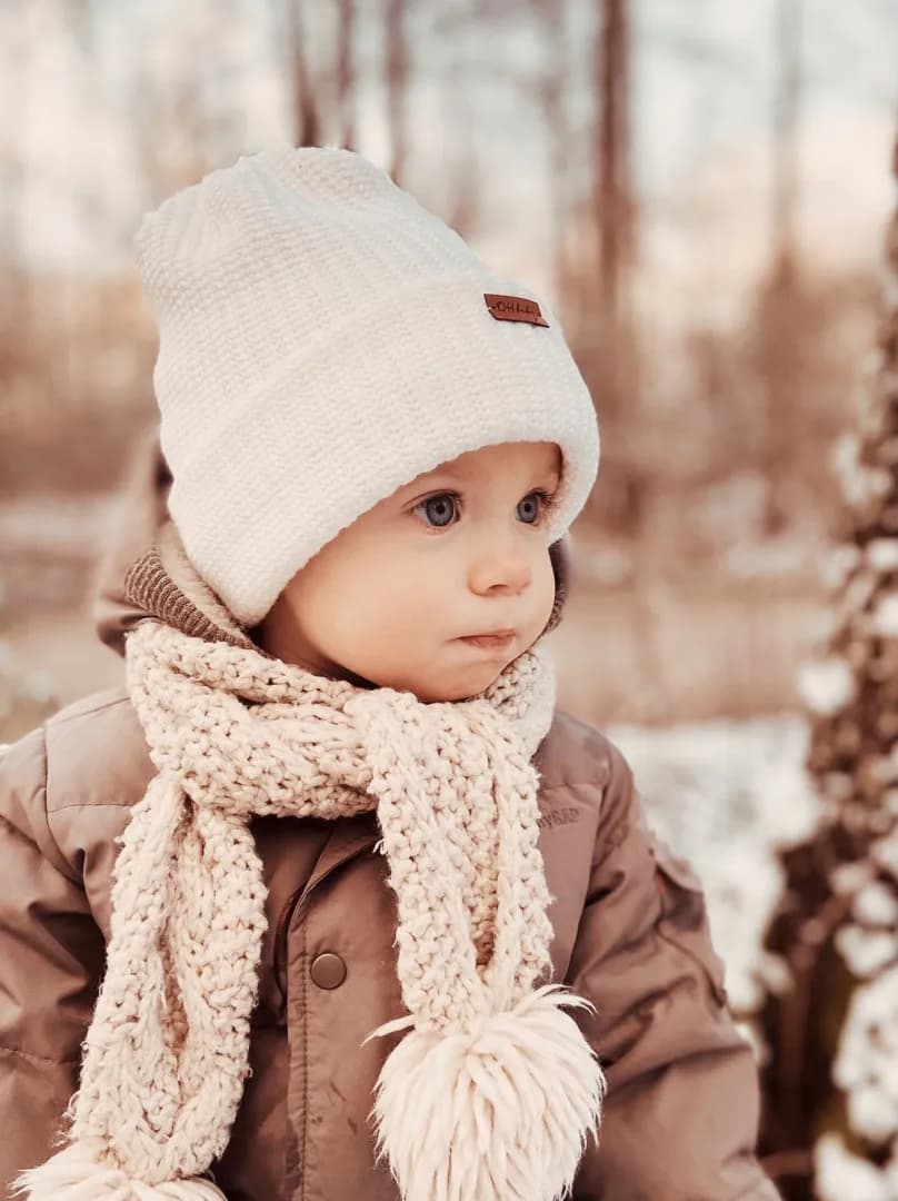 Czapka dla dziecka: Kiedy zakładać, aby uchronić przed chłodem i chorobą Czapka dla dziecka: Kiedy zakładać, aby uchronić przed chłodem i chorobą