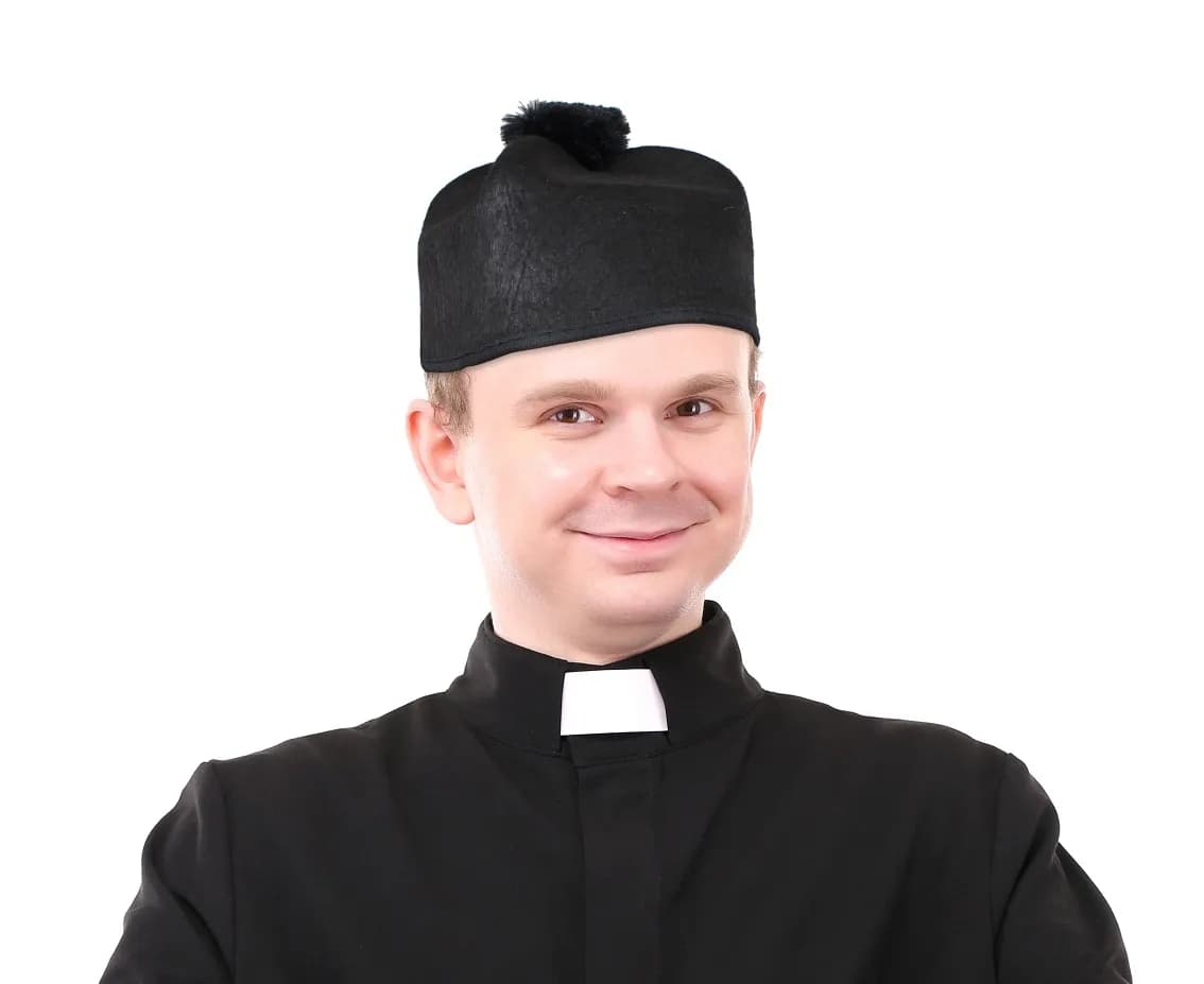 Czapka księdza – poznaj tajemnicę duchownego nakrycia głowy Czapka księdza – poznaj tajemnicę duchownego nakrycia głowy