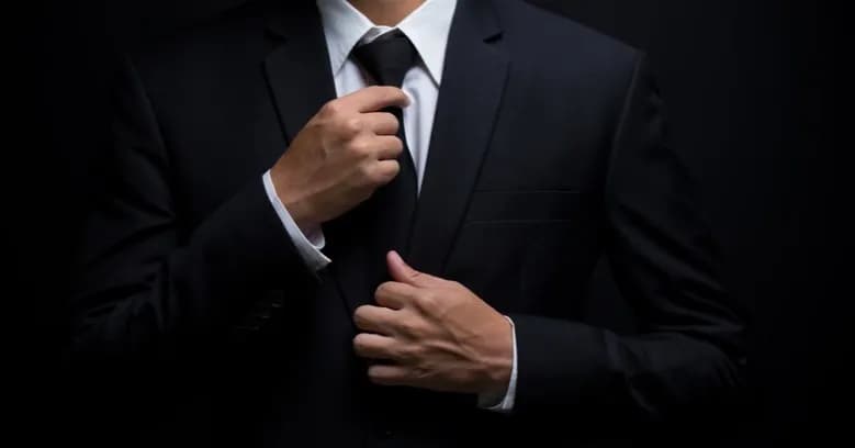 Jaki krawat do czarnego garnituru na wesele? 5 najlepszych opcji Jaki krawat do czarnego garnituru na wesele? 5 najlepszych opcji