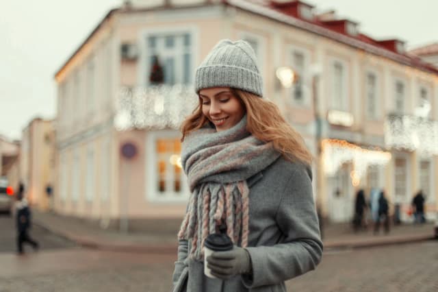Jakie czapki tej zimy? 5 gorących trendów, które Cię zaskoczą Jakie czapki tej zimy? 5 gorących trendów, które Cię zaskoczą